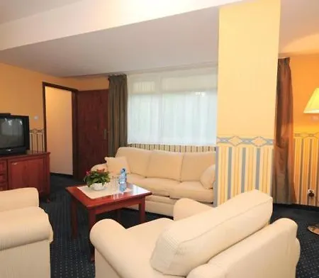 リゾート Osrodek Wypoczynkowo - Szkoleniowy Allianz 3*